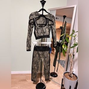 Fabletics Green Snakeskin Kamila Seamless Bra, Top, & Legging 3 Piece Set - S